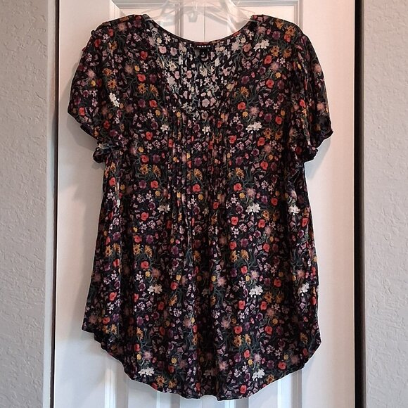 Torrid Black Floral Flutter Sleeve Blouse Women's Size 1 - Picture 2 of 13